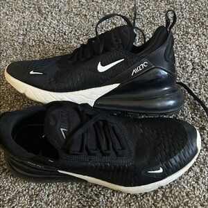 Nike Air Max 270 Black and White Shoes. 7Y